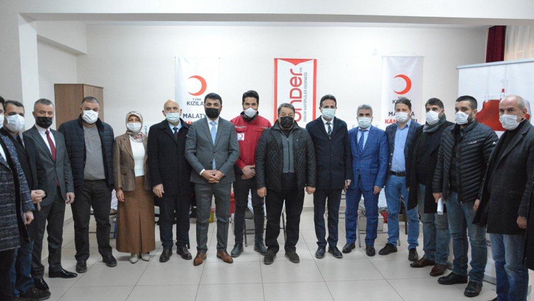 Milletvekili Mehmet Celal Fendoğlu İl Müdürlüğümüzce Düzenlenen Kan Bağışı ve Tablet Dağıtım Programlarına Katıldı