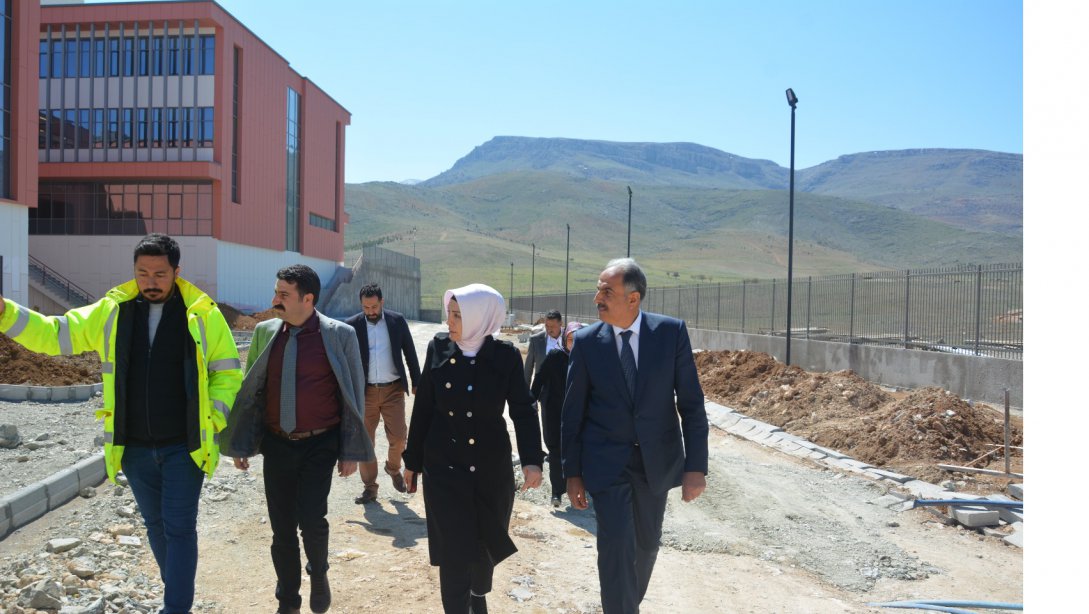 İl Müdürümüz Sayın Hatice Özdemir yapımı devam eden Mehmet Ali Aydınlar Fen Lisesi'nde incelemelerde bulundu