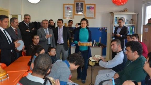 İl Milli Eğitim Müdürü Ali Tatlı, Ali Kuşçu Eğitim Uygulama Okulunu ziyaret etti.
