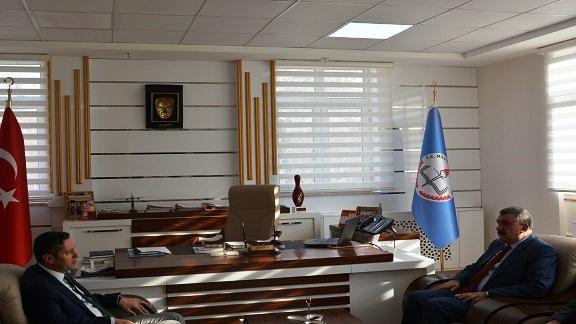 Battalgazi Belediye Başkanı Selahattin Gürkan  İl Milli Eğitim Müdür Ali Tatlıyı Makamında Ziyaret Etti