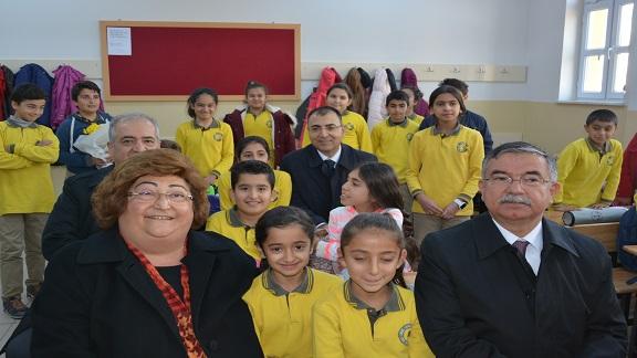 Vali Galip Demirel Ortaokulunun resmi açılışı Milli Eğitim Bakanı İsmet Yılmaz ile Gümrük ve Ticaret Bakanı Bülent Tüfenkcinin katılımı ile gerçekleştirildi.