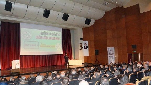 Gelişen Türkiyede Değerlerin Korunması Konulu Konferans Verildi