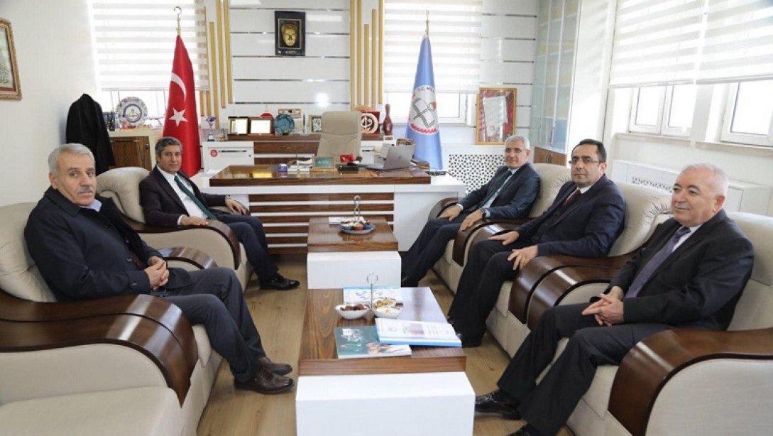 Battalgazi Belediye Başkanı Osman Güder İl Milli Eğitim Müdürü Ali Tatlı'yı Makamında Ziyaret Etti