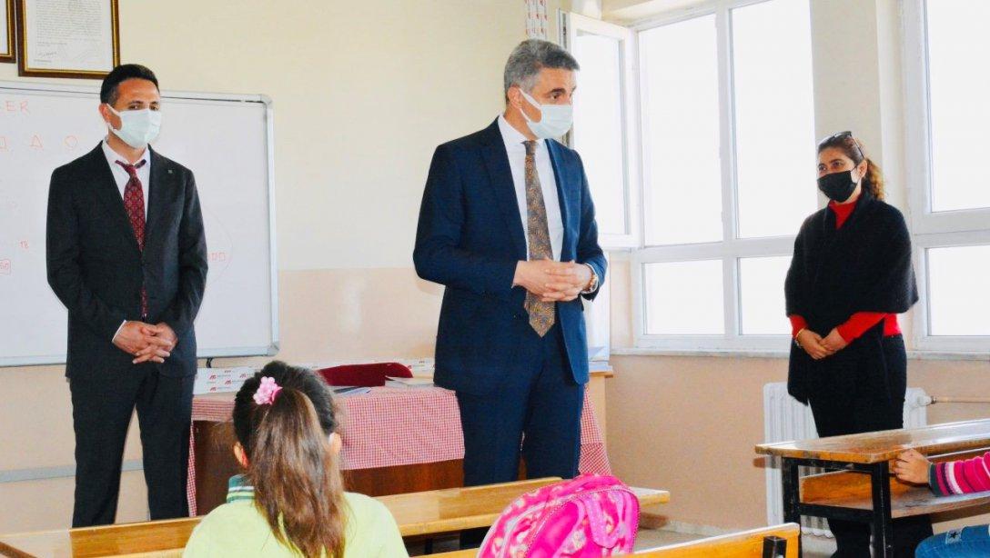Vali Baruş, Hacı Halil Çiftliği İlkokulu ve Malatya Spor Lisesini Ziyaret Etti