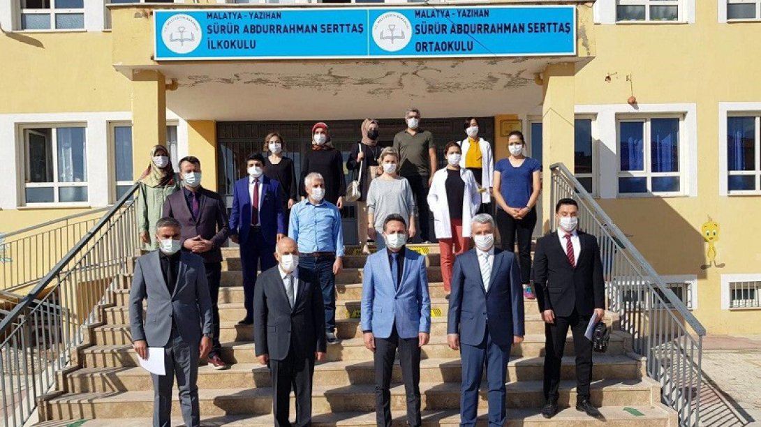 İl Milli Eğitim Müdürü Battal Kanbay Yazıhan İlçesindeki Öğretmen ve Öğrencileri Okullarından Ziyaret Etti