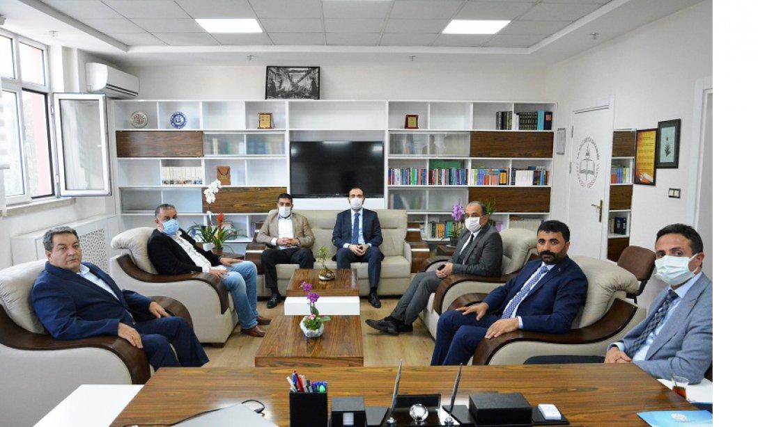 Malatya Milletvekili Mehmet Celal Fendoğlu İl Milli Eğitim Müdürü Battal Kanbay'ı Ziyaret Etti.