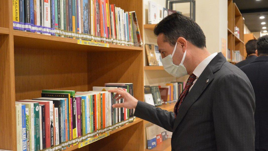 İl Milli Eğitim Müdürü Battal Kanbay Türkiye'nin 5'inci Alışveriş Merkezi Kütüphanesinin Açılış Törenine Katıldı