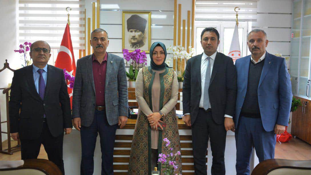 Kuluncak Belediye Başkanı Sayın Erhan Cengiz İl Müdürümüz Sayın Hatice Özdemir'i Ziyaret Etti