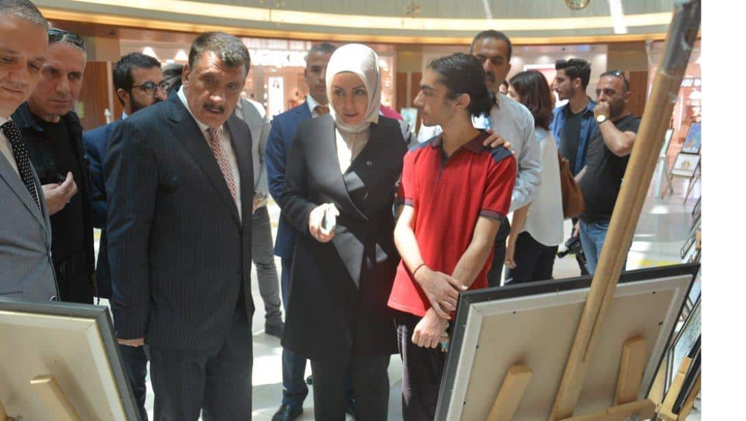 Büyükşehir Belediye Başkanı Sayın Selahattin Gürkan ve İl Müdürümüz Sayın Hatice Özdemir Resim Sergisinin Açılışını Gerçekleştirdi