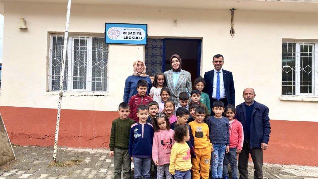 İl Müdürümüz Hatice Özdemir Öğretmen ve Öğrencileri Okullarında Ziyaret Etti