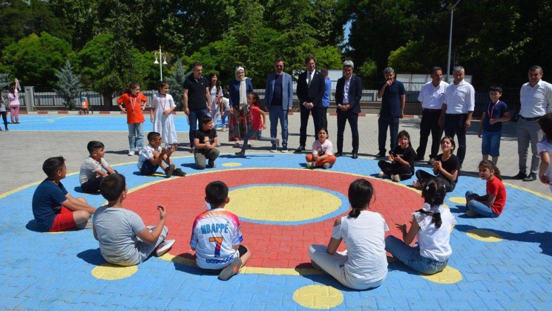 Malatya'da Okullarda Oluşturulan Oyun Alanları İle Okul Bahçeleri Renkleniyor